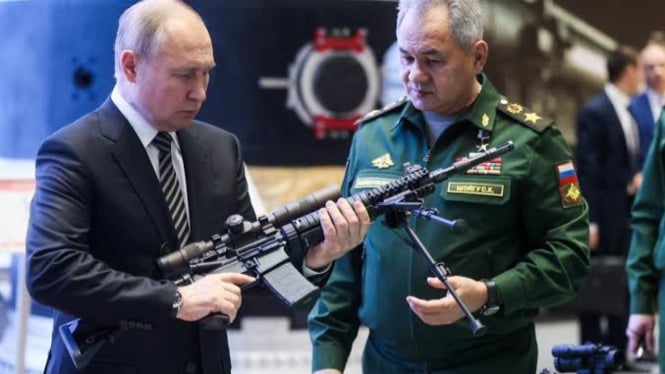 VIVA Militer: Presiden Vladimir Putin dan Jenderal Sergei Shoigu