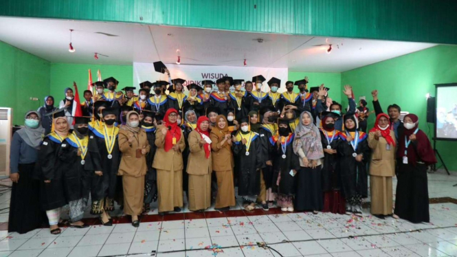 PKBM JICT Gelar Wisuda Kejar Paket A-C, 124 Peserta Didik Terima Ijazah