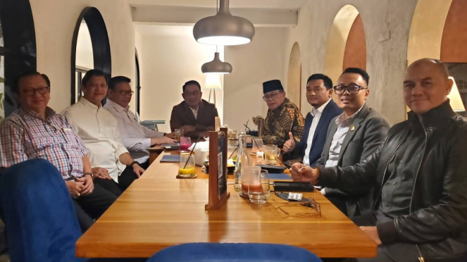 Foto Ridwan Kamil bertemu dengan sejumlah elite Partai Golkar.