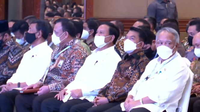Menhan Prabowo dan sejumlah menteri dengarkan arahan Jokowi
