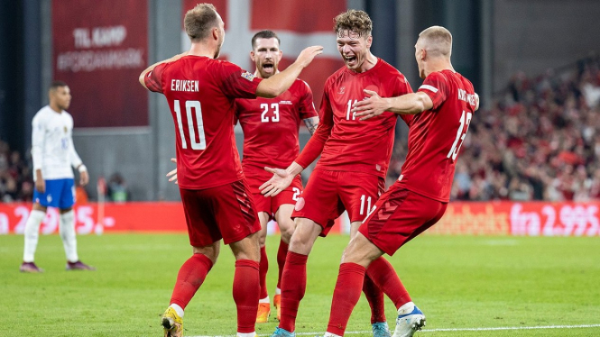 Pemain Timnas Denmark merayakan gol