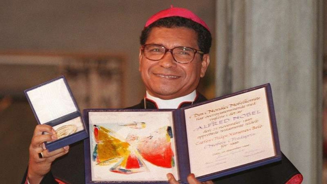 Uskup Carlos Filipe Ximenes Belo, pemenang Hadiah Nobel Perdamaian
