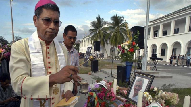 Uskup Carlos Filipe Ximenes Belo, pemenang Hadiah Nobel Perdamaian