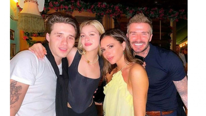 Brooklyn, Nicola, Victoria dan David Beckham