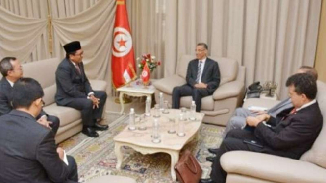 Duta Besar RI untuk Tunisia Zuhairi Misrawi bertemu dengan Mendagri Tunisia