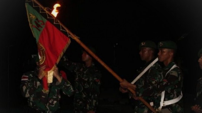 VIVA Militer: Penciuman bendera perang pasukan tempur Yonif 143/TWEJ.