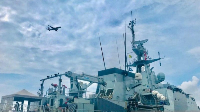 Kapal patroli lepas pantai angkatan laut Kerajaan Inggris HMS Spey yang diklaim sebagai kapal yang ramah lingkungan sandar di Pelabuhan Benoa, Bali, Jumat 30 September 2022.