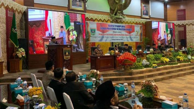 Mantan wakil presiden Jusuf Kalla saat memberi sambutan dalam peringatan HUT ke-77 Sumatera Barat di Padang, Sabtu, 1 Oktober 2022.