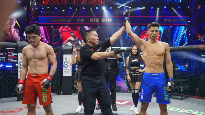 Jagoan China Xie Bin Taklukkan Tuan Rumah Angga di One Pride MMA