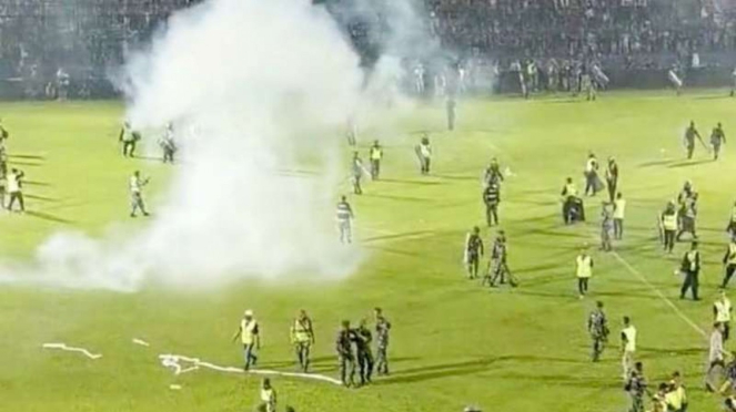 FIFA Larang Gas Air Mata Di Stadion, Kok Dipakai Polisi Di Kanjuruhan?