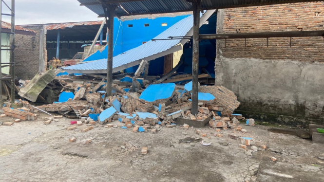 Kondisi rumah dan bangunan usai terjadi gempa di Kabupaten Tapanuli Utara.