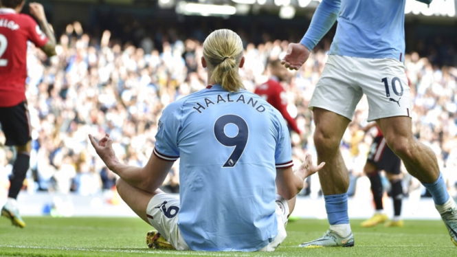 Erling Haaland merayakan gol saat Manchester City vs Manchester United
