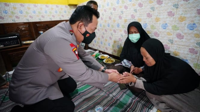 Kapolri Jenderal Listyo Sigit Prabowo takziah ke rumah korban tragedi Kanjuruhan
