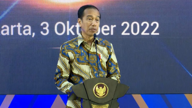 Presiden Jokowi dalam acara Kemitraan Inklusif untuk UMKM Naik Kelas di Smesco