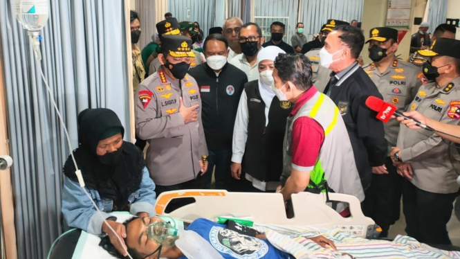 Menpora Zainudin Amali beserta Kapolri dan Ketum PSSI mengunjungi korban tragedi Kanjuruhan di RSUD Kanjuruhan