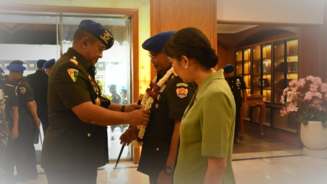 VIVA Militer: Mayjen TNI Ekoyatma Parnowo tinggalkan Markas Puspomad TNI.
