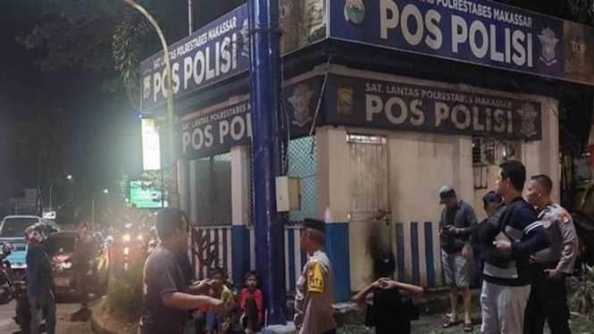 Pos polisi di Jalan Sultan Alauddin Makassar, Sulsel dilempari bom molotov.
