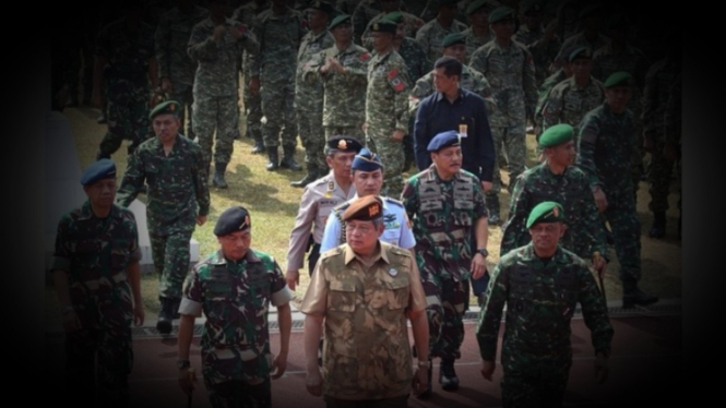 VIVA Militer: SBY dijaga Paspampres.