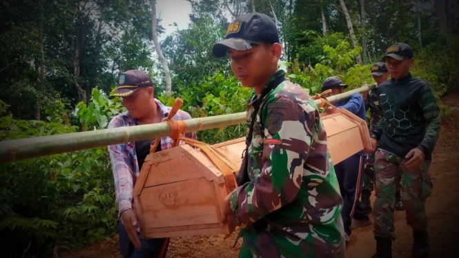 VIVA Militer: Prajurit TNI Satgas Pamtas Yonif 645/GTY.