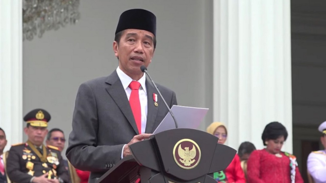 Presiden Jokowi menjadi Inspektur Upacara
