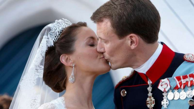 Pangeran Joachim dari Denmark ketika menikahi Marie Cavallier istrinya