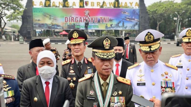 Pangdam V/Brawijaya Mayjen TNI Nurchahyanto saat peringatan HUT TNI ke-77