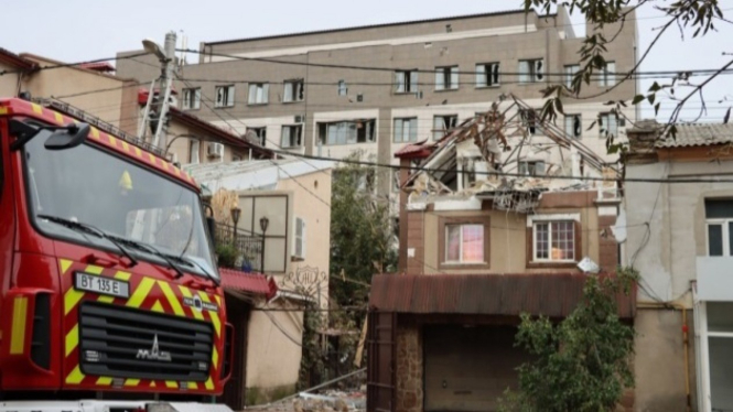 VIVA Militer: Hotel Most Kherson hancur diserang pasukan Ukraina