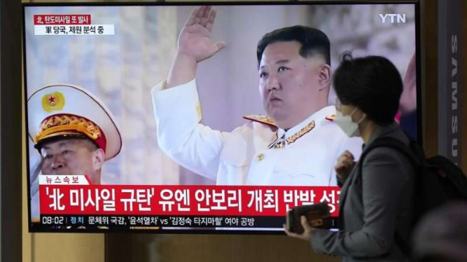 Berita TV soal Korut luncurkan rudal susulan dengan foto Kim Jong-un