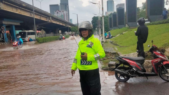 Genangan air sekitar 60 Cm di Jalan TB. Simatupang, Kamis, 6 Oktober 2022.