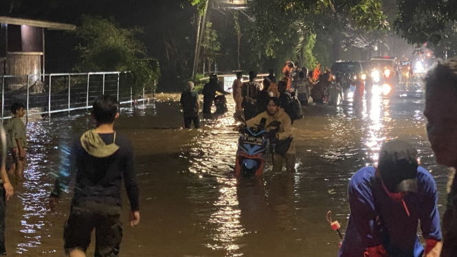 Banjir di Jalan Mutiara Raya, Kemang, Jakarta Selatan