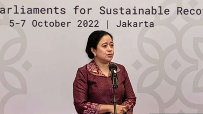 Ketua DPR RI Puan Maharani saat konferensi pers di Gedung Nusantara, Kompleks Parlemen Senayan, Jakarta, Jumat, 7 Oktober 2022.