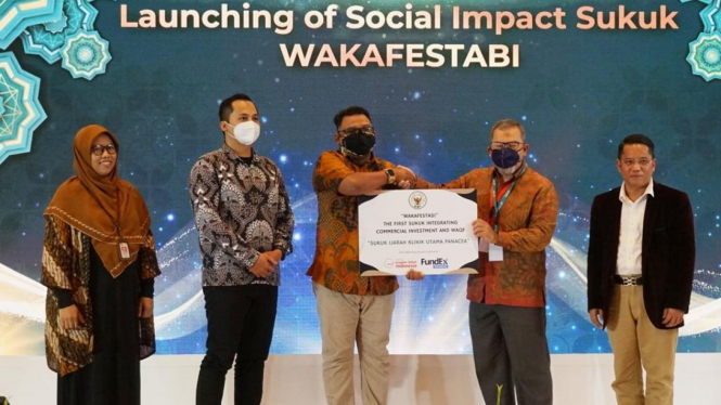 Launching of Social Impact Sukuk WAKAFESTABI pada gelaran ISEF (7/10)