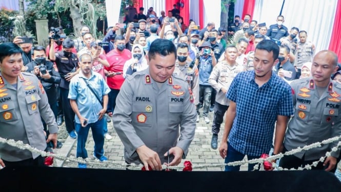 Irjen Fadil Imran meresmikan Gedung Balai Forum Wartawan Polri Polda Metro Jaya