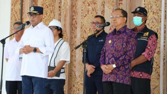 Menteri Perhubungan Budi Karya Sumadi dan Gubernur Bali Wayan Koster.