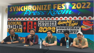 Payung Teduh X Pusakata Bawakan Lagu Baru di Synchronize Fest