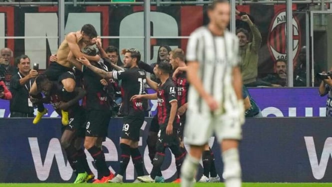 Pemain AC Milan rayakan gol ke gawang Juventus