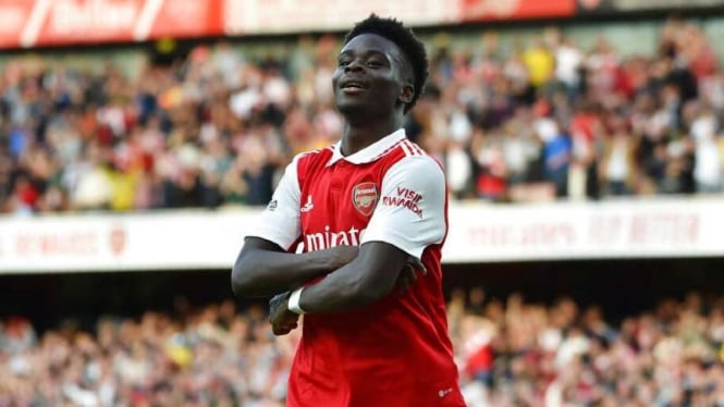 Pemain Arsenal, Bukayo Saka rayakan gol.