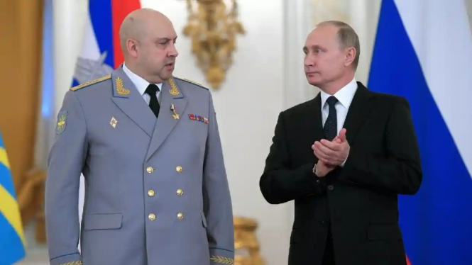 Sergey Surovikin bersama Vladimir Putin.