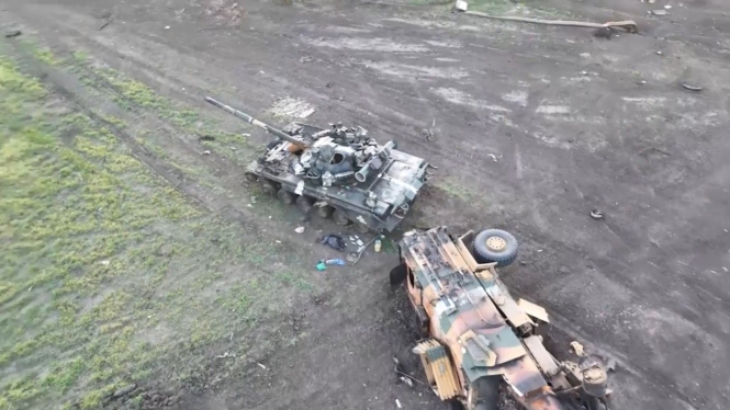 VIVA Militer: Bangkai tank T-80V dan BMC Kirpi militer Ukraina