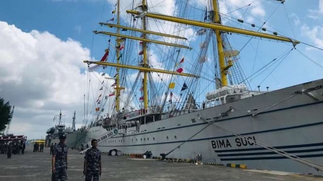 KRI Bima Suci di Perairan Bali.