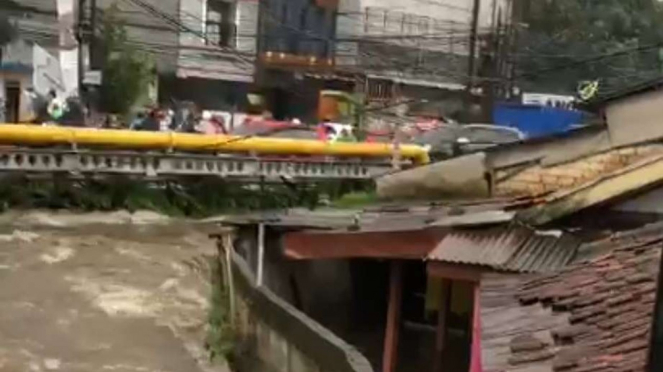 Hujan Deras Akibatkan Banjir Di Kota Bogor, Satu Rumah Hanyut