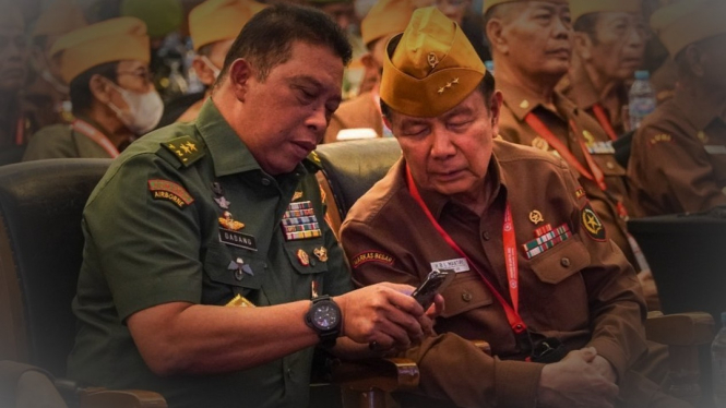 VIVA Militer: HBL Mantiri bersama Mayjen TNI Dadang Hendrayudha.