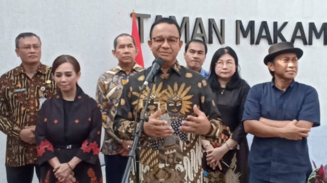 Anies Baswedan meresmikan Taman Makam Para Tokoh Bangsa di Karet Bivak.