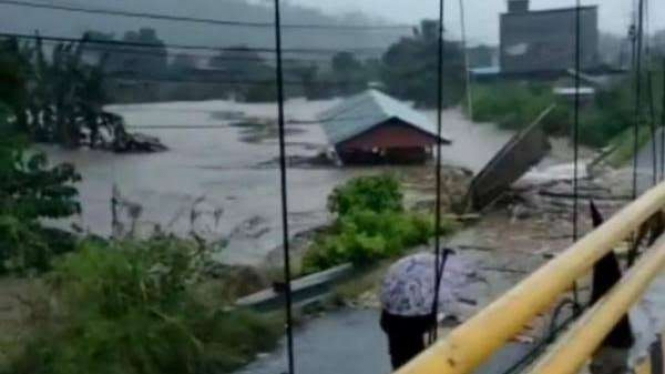 Banjir Bandang di Kabupaten Mamuju, Sulawesi Barat
