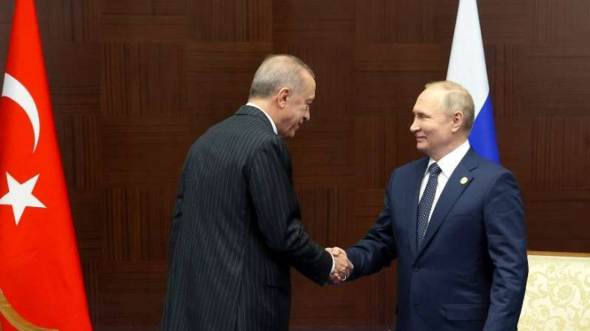 Presiden Putin dan Presiden Erdogan saat bertemu di Astana, Kazakhstan