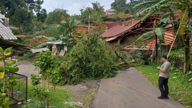 Tanah Bergeser di Gunung Geulis Bogor