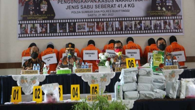Kapolda Sumatera Barat Irjen Teddy Minahasa merilis kasus narkoba di Bukittinggi