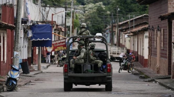 As forças militares mexicanas foram mobilizadas após a tragédia de um tiroteio em massa que matou 20 pessoas na cidade mexicana de San Miguel Totolapan.