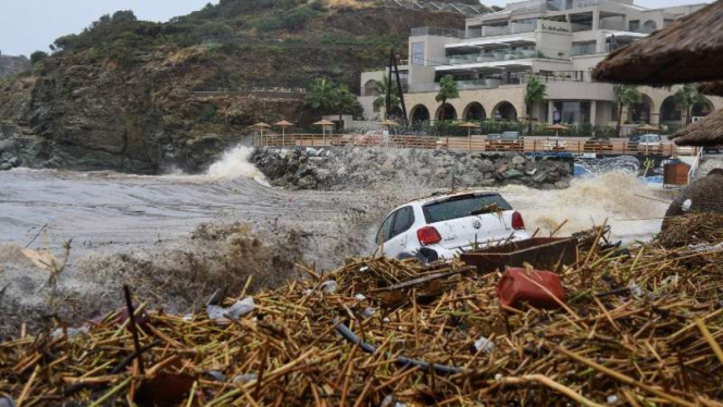 Banjir usai hujan besar turun di Pulau Kreta, Yunani