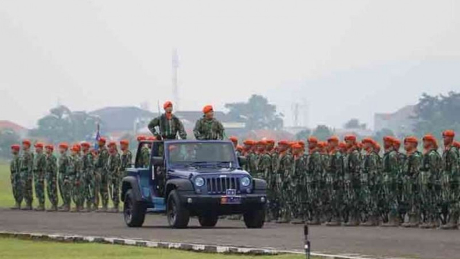 VIVA Militer: Dankopasgat Marsda TNI Taspin Hasan cek kesiapan pasukan Kopasgat